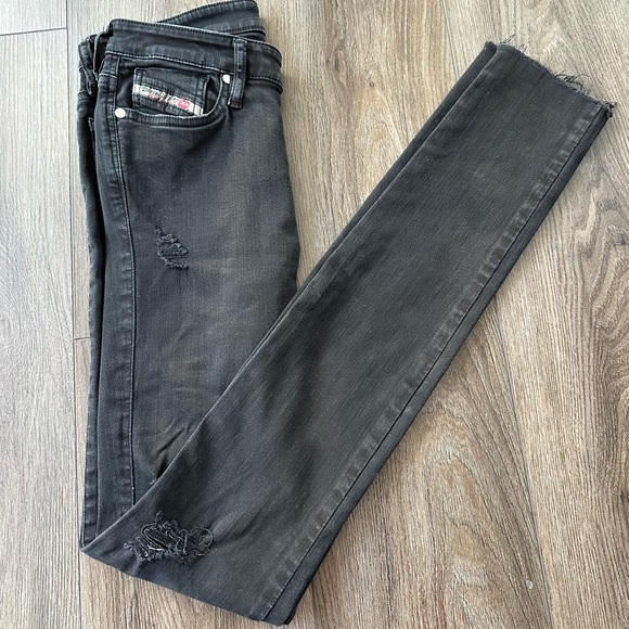 Diesel Skinzee Black Distressed Women’s Jeans Size 26x32 - Picture 2 of 7